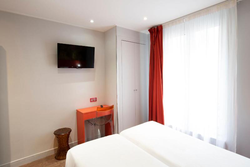 Classic Twin Room image 1