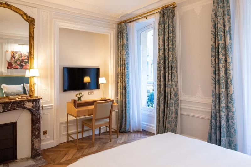 Deluxe Double or Twin Room image 3