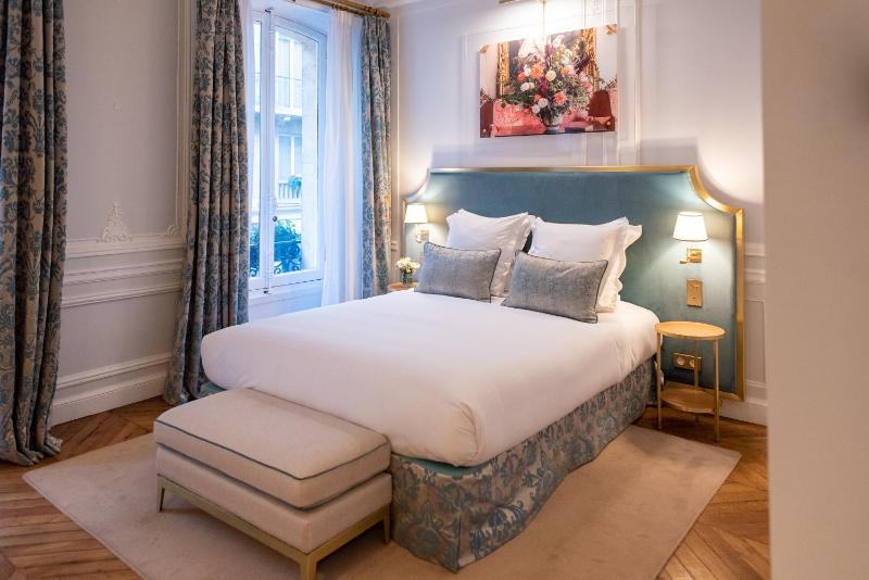 Deluxe Double or Twin Room image 4