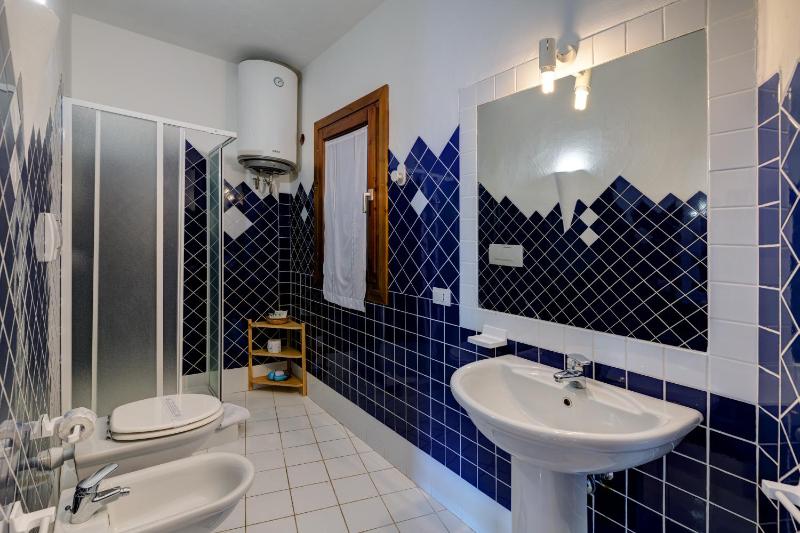 One-Bedroom Apartment image 3