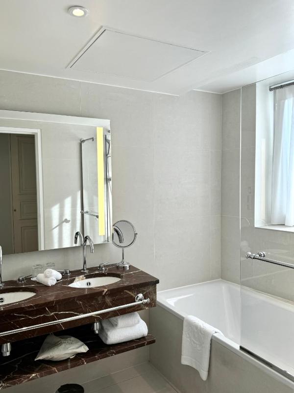 Junior Suite image 2