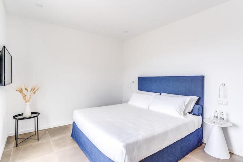 Villa Mediterranea with Heated Pool Walking Distance from Town by Feeling Italy - image 3