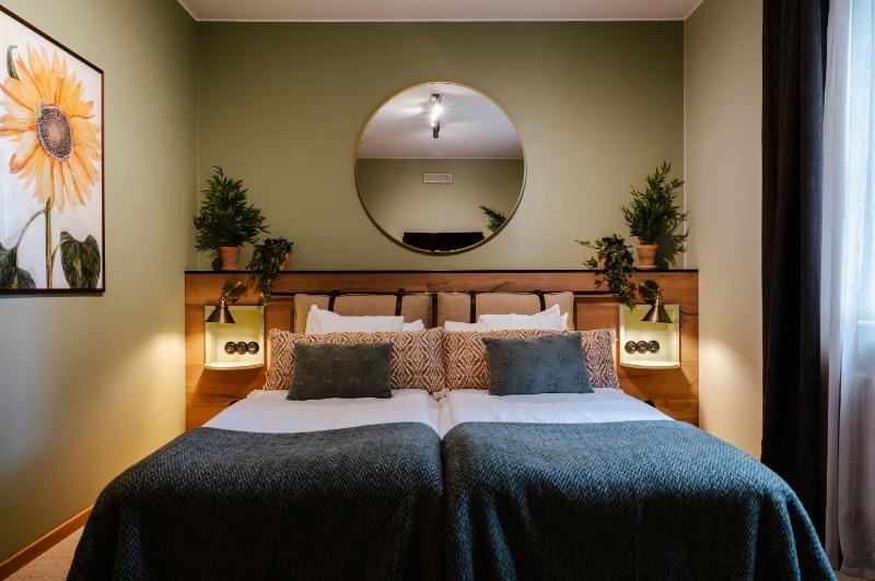 Twin Room image 1