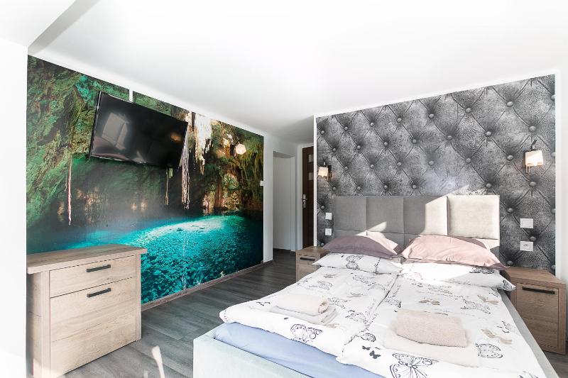 Double Room with Mountain View image 3