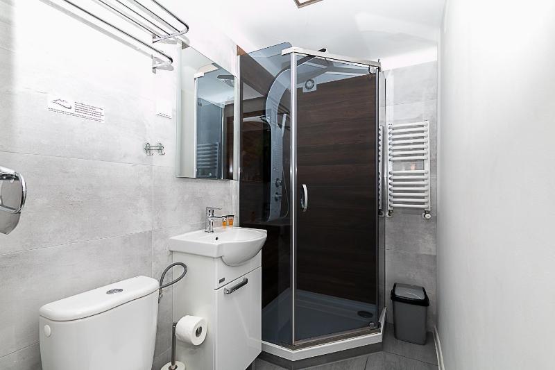 Deluxe Double Room with Balcony image 2