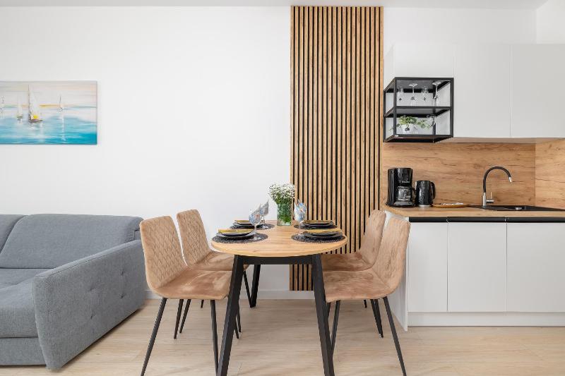 Nadmorski Apartament z Parkingiem by Rent like home - image 36