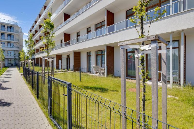 Nadmorski Apartament z Parkingiem by Rent like home - image 6