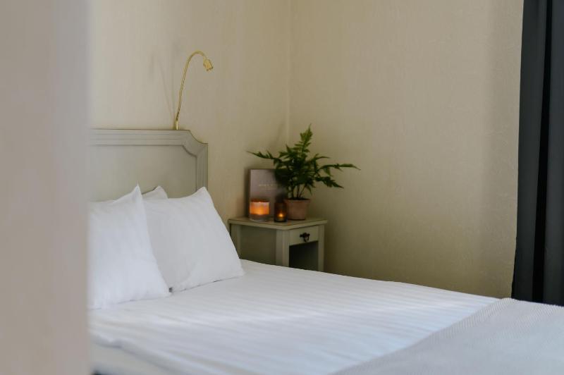 Single Room image 3