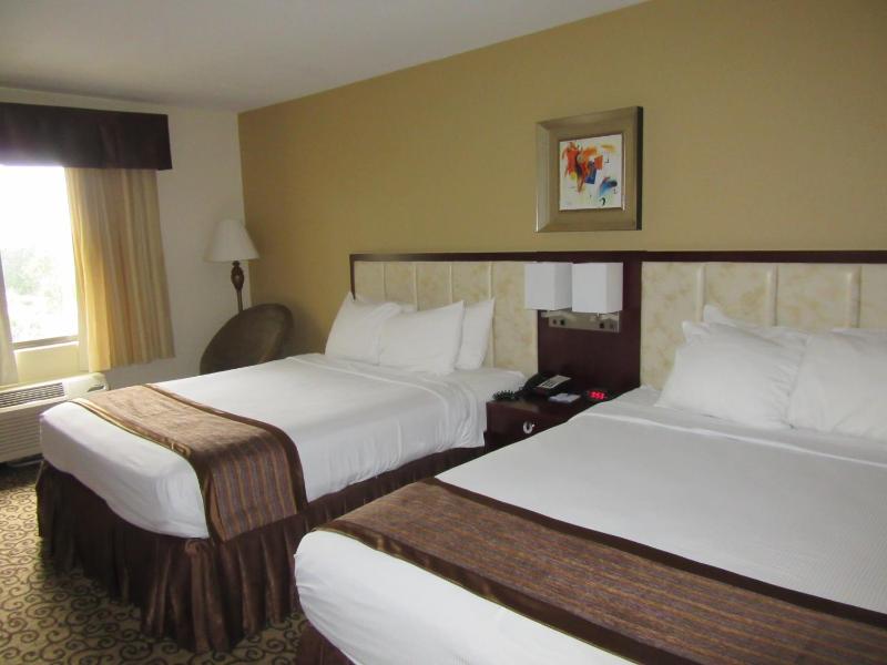 Queen Room with Two Queen Beds - Non-Smoking image 1