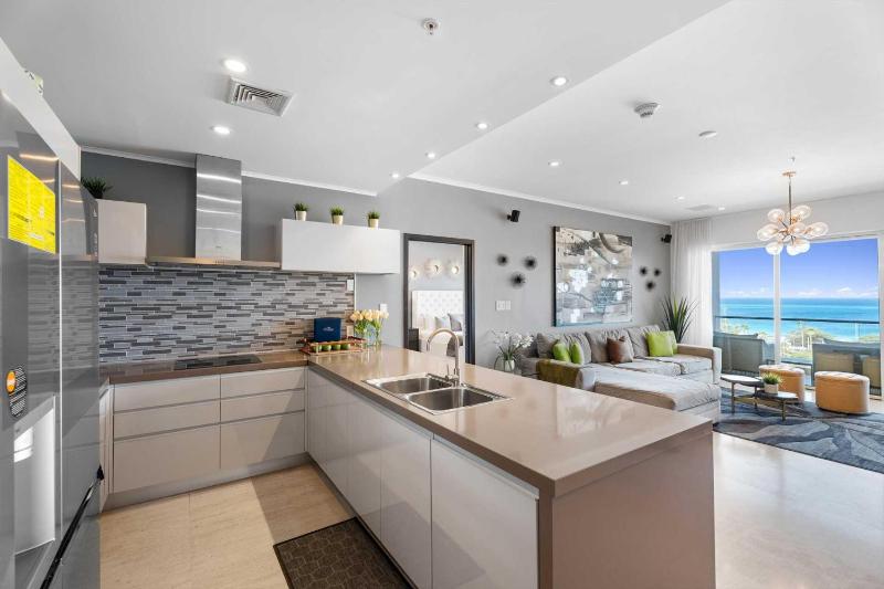 Beach View - Chic View Penthouse 3BR condo - LV603 - image 8