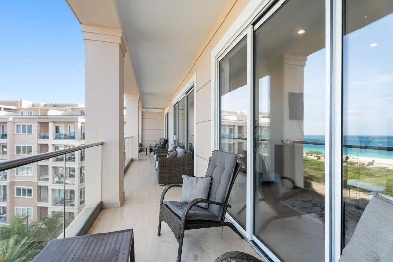Beach View - Chic View Penthouse 3BR condo - LV603 - image 12