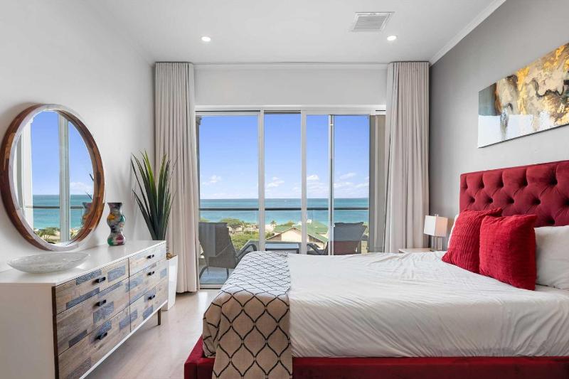 Beach View - Chic View Penthouse 3BR condo - LV603 - image 10