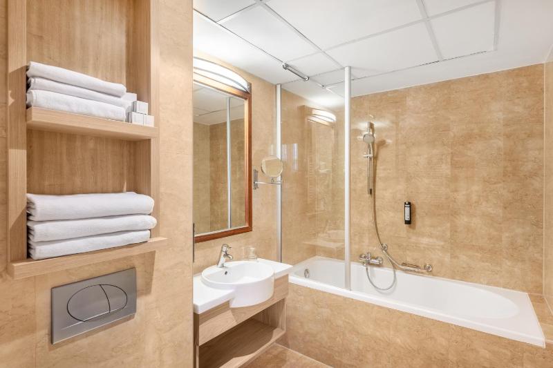 Comfort Triple Room image 4