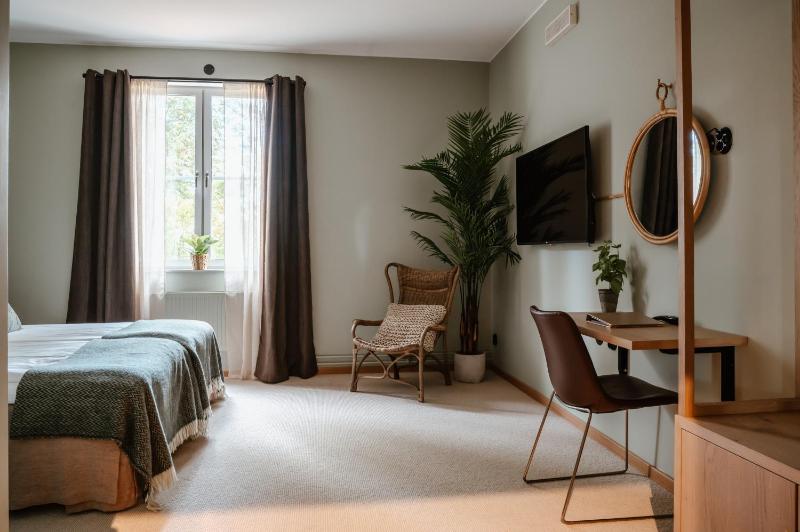 Twin Room image 3