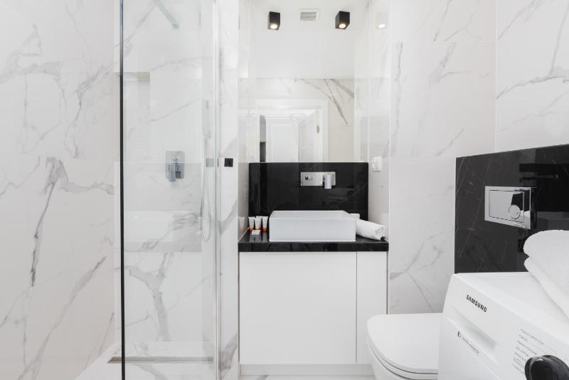 Stylish Two Bedroom Apartment Nasypowa by Noclegi Renters - image 5