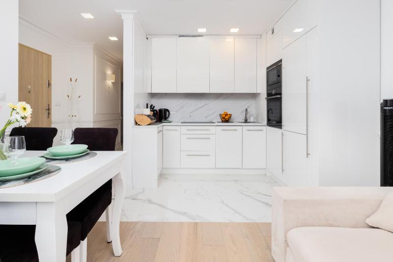 Stylish Two Bedroom Apartment Nasypowa by Noclegi Renters - image 4