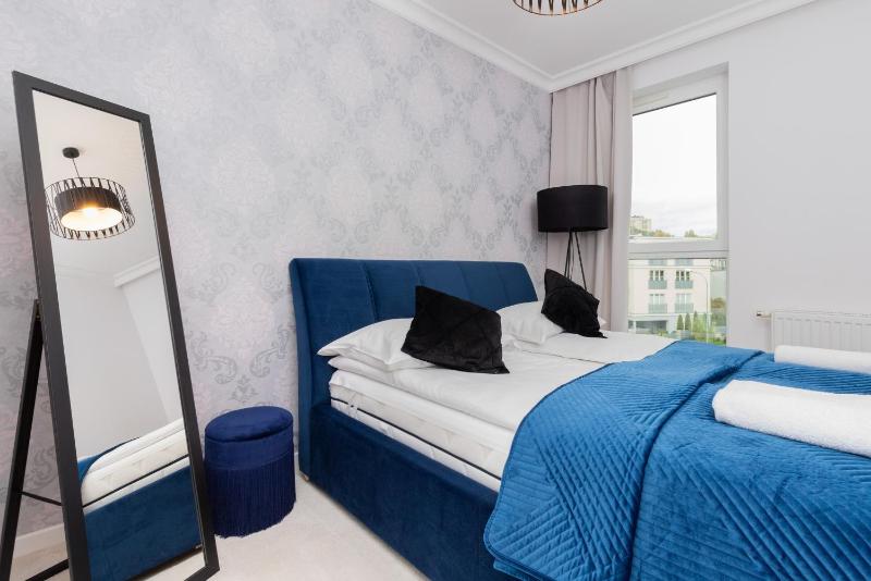 Stylish Two Bedroom Apartment Nasypowa by Noclegi Renters - image 26