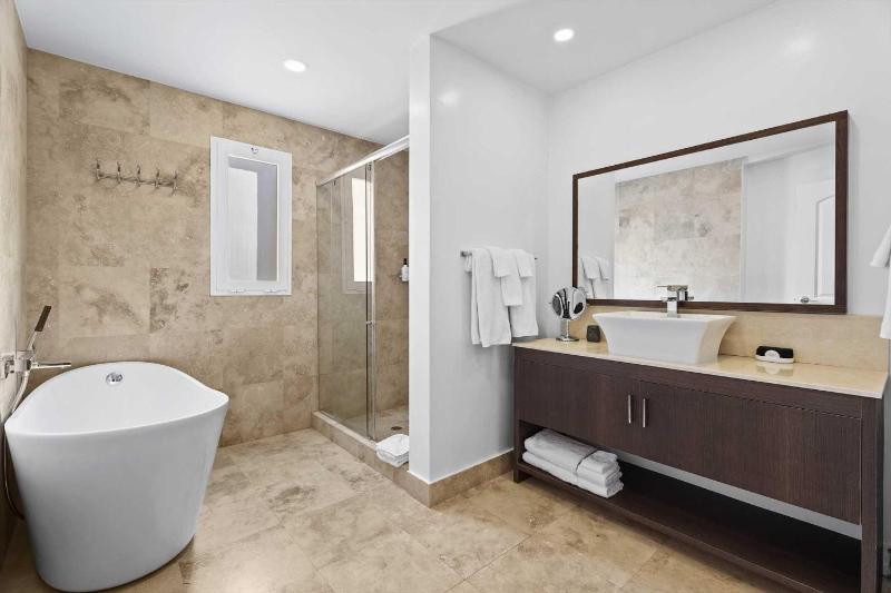Beachfront - Sapphire Vista 3BR condo - A247 - image 6