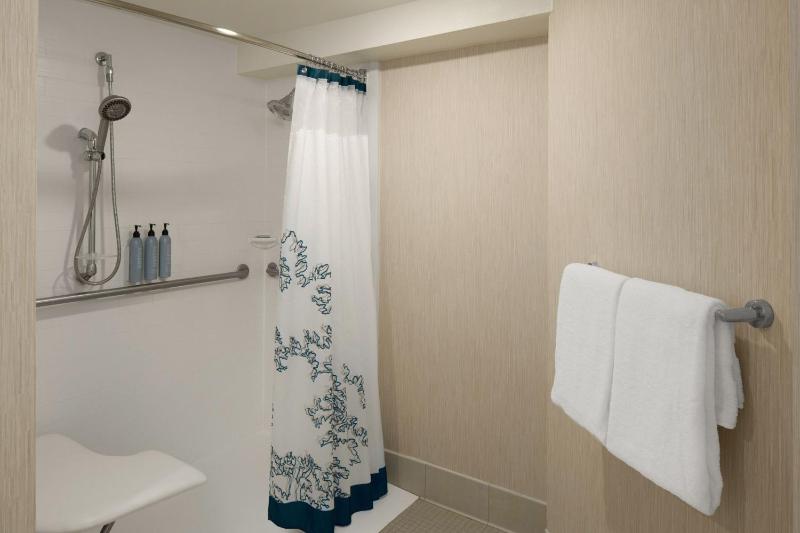 One-Bedroom King Suite with Sofa Bed, Balcony image 3