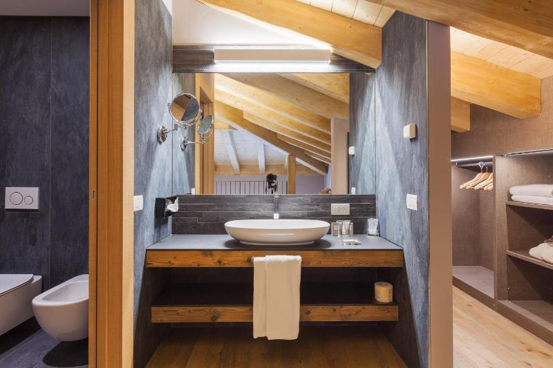 Executive Suite image 2