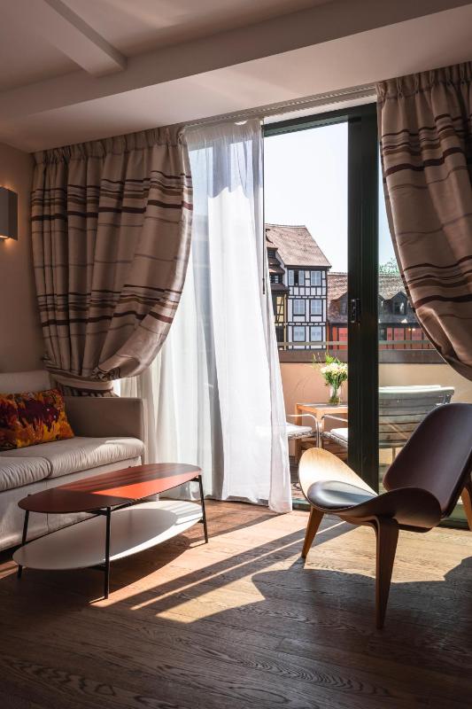 Junior Suite with Balcony image 4