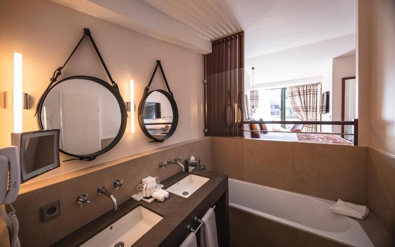 Junior Suite with Balcony image 3