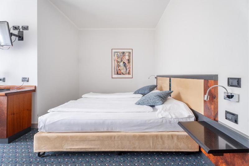 Double or Twin Room image 3