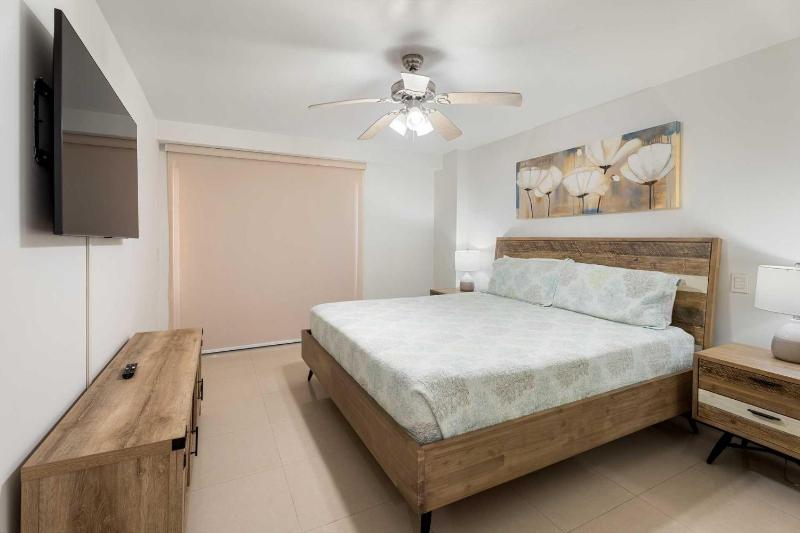 Beachfront - Ocean Comfort 2BR condo - P216 - image 10