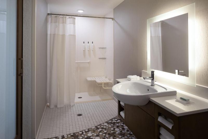 Queen Suite with Two Queen Beds - Fireworks View image 2