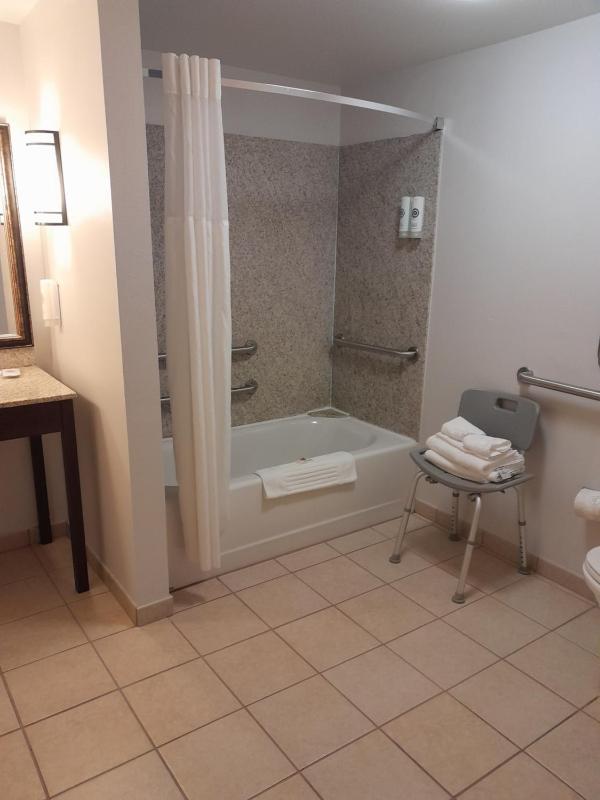 King Suite with Accessible Tub - Accessible/Non-Smoking image 2