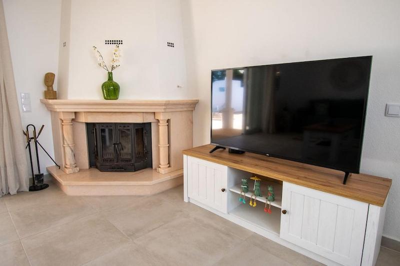 Pomba beautifully renovated with heated pool! - image 41