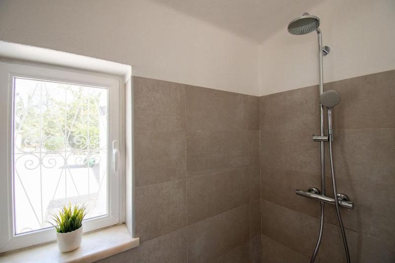 Pomba beautifully renovated with heated pool! - image 15