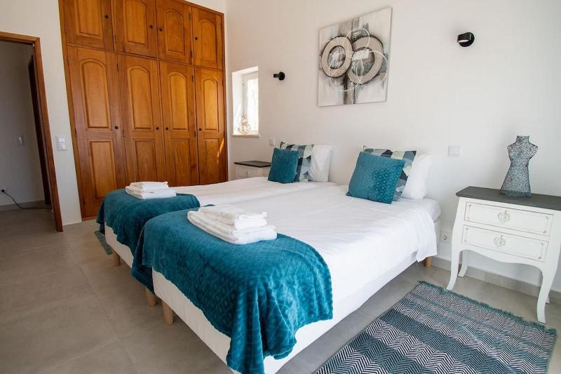Pomba beautifully renovated with heated pool! - image 10