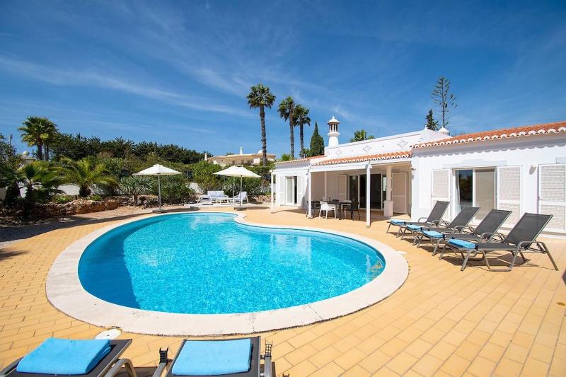 Pomba beautifully renovated with heated pool! - image 1