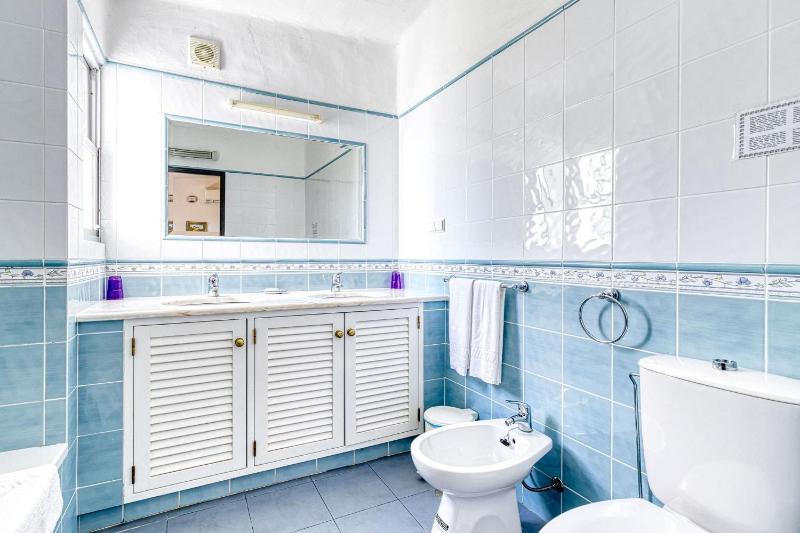 14B Quinta do Paraiso Amazing house located in t - image 17