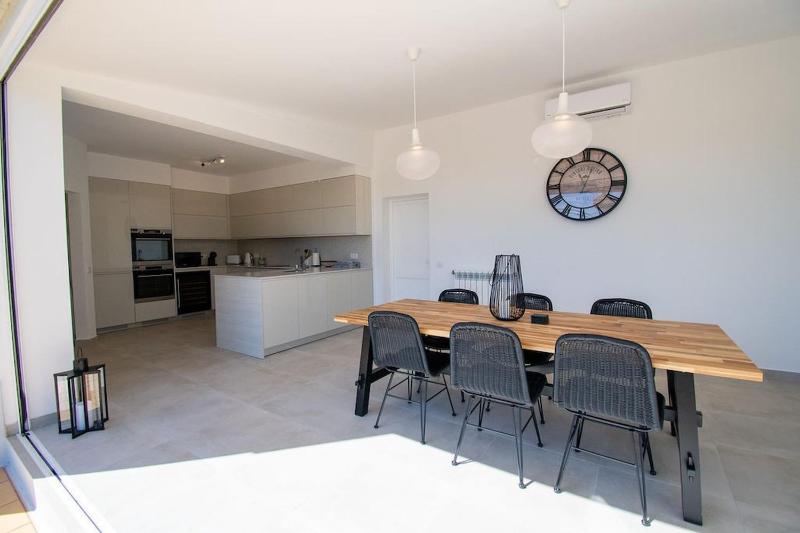 Pomba beautifully renovated with heated pool! - image 13