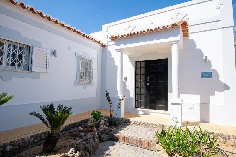 Pomba beautifully renovated with heated pool! - image 24