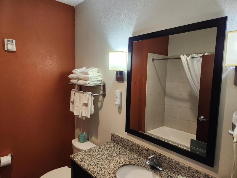 King Room - Accessible/Non-Smoking image 2