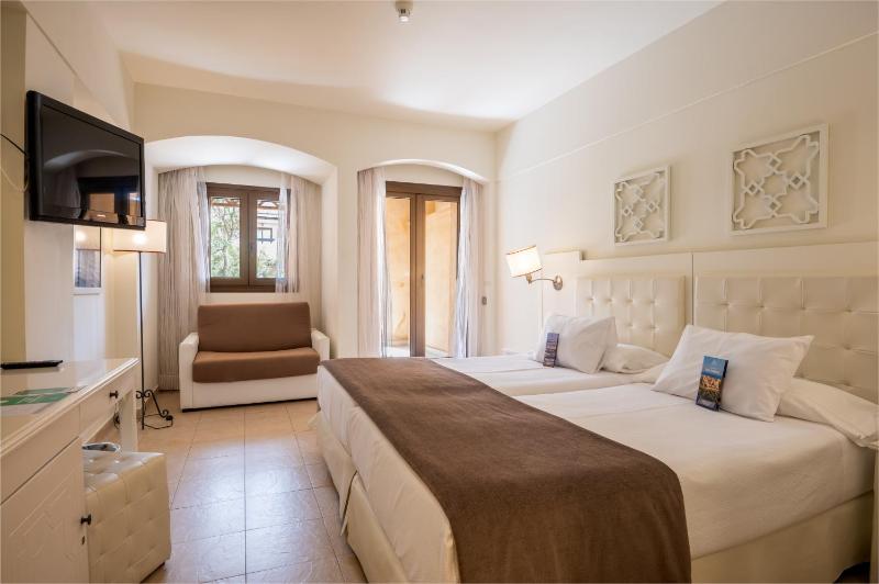 Single Room with Lake View image 1