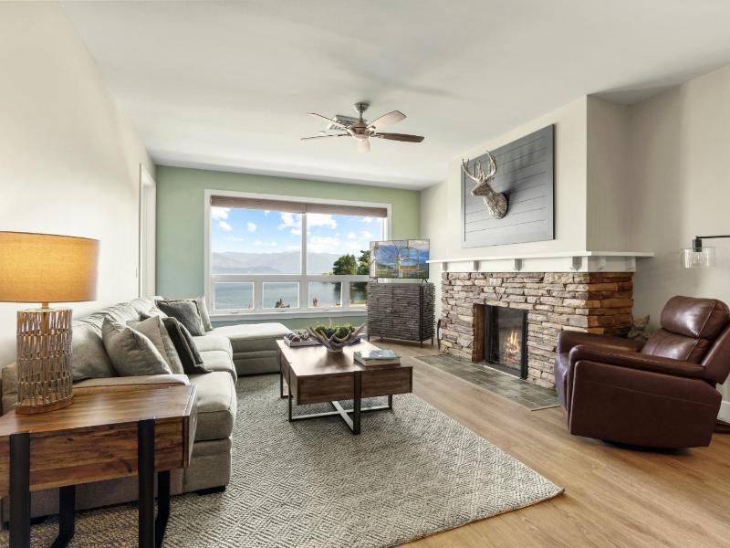Apartment with Lake View image 1