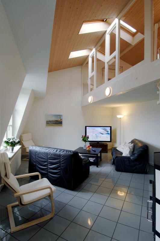 Deluxe Apartment with Balcony and including Parking image 2