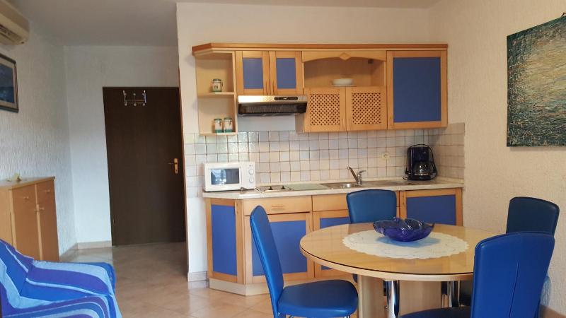 Comfort Two-Bedroom Apartment (2 Adults + 1 Child) image 4