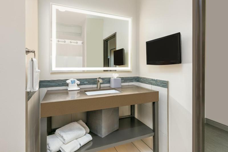 Standard King Room image 1