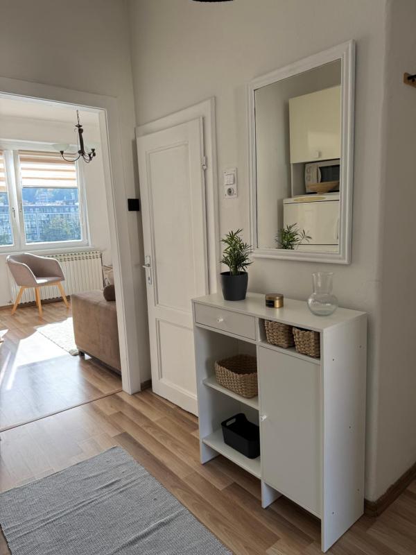 Apartment by Theatre - image 3