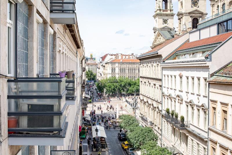 Ultra Central - Balcony - Basilica View - image 16