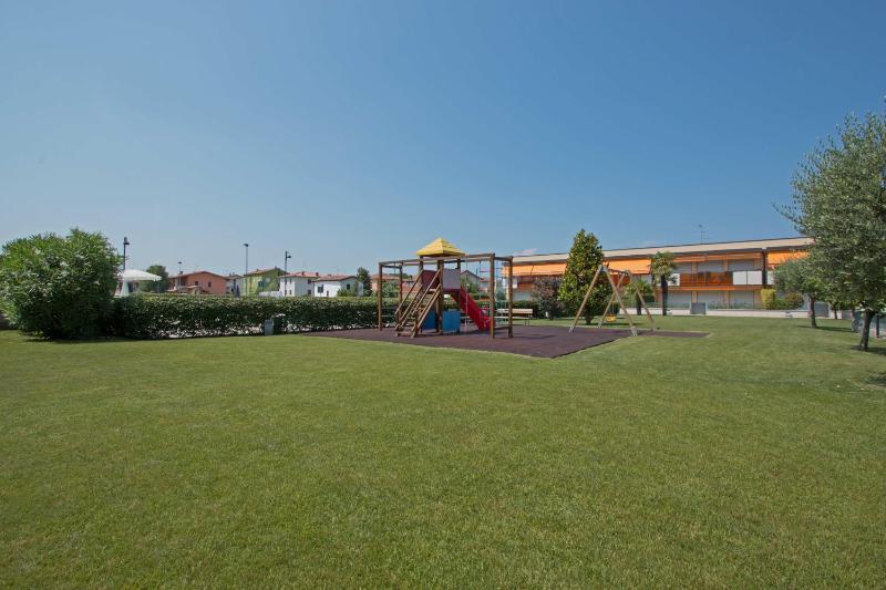 Two-Bedroom Apartment with Pool View E4 image 3