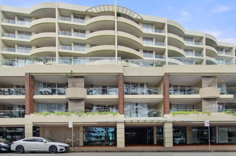 Manly Cove Retreat Harbour Views & Huge Terrace - image 9