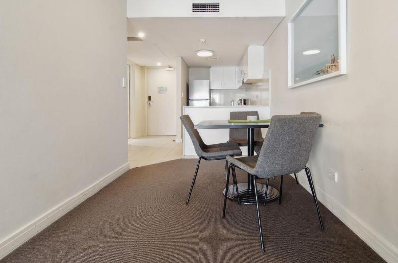 Manly Cove Retreat Harbour Views & Huge Terrace - image 8