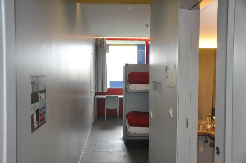 Twin Room image 2