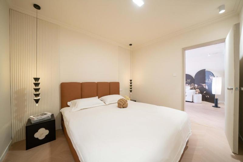Molly House-Right on Nanjing East Road the Bund 2-Bedrooms with Elevator Apart ment Near the subway - image 11